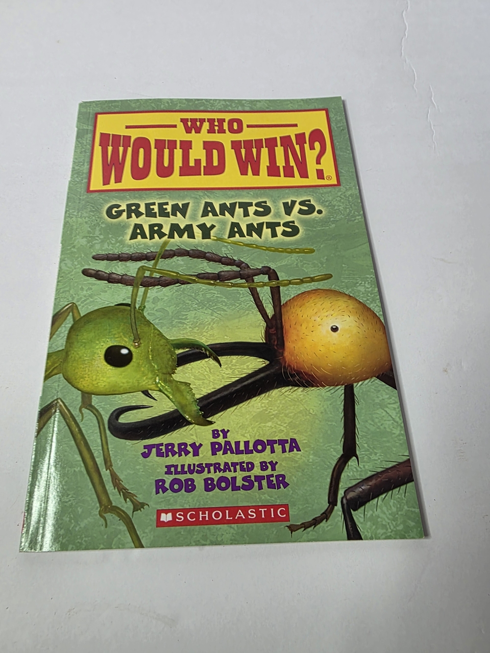 Scholastic Who Would Win? Green and Yellow Ants Cover